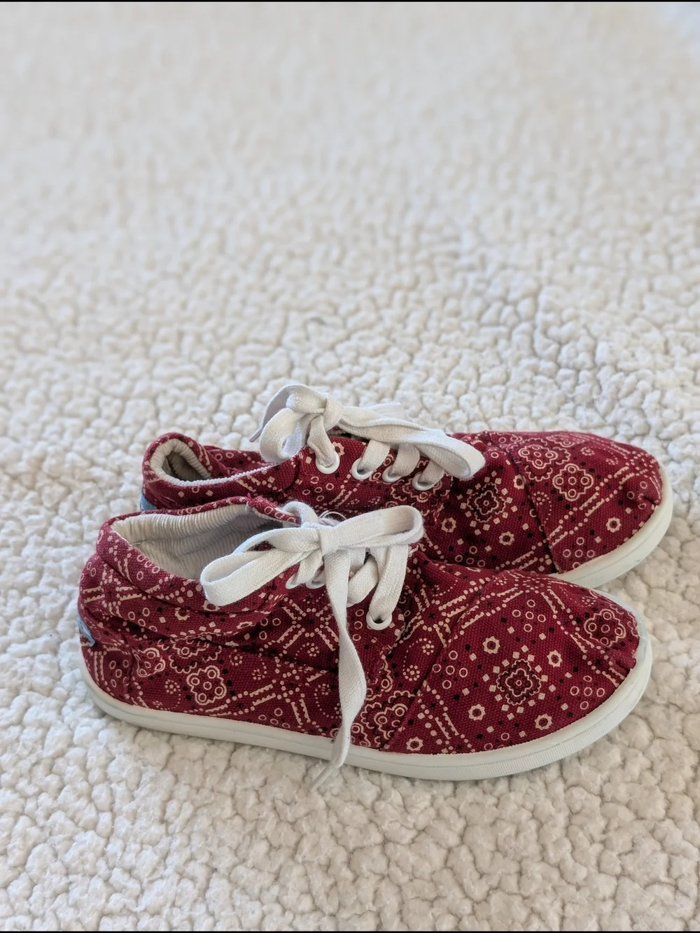 Great Condition: Toms Red Bandanna Style Youth 2.5